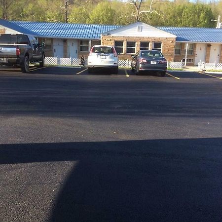 Scenic River Inn Motel Wartburg Exterior photo